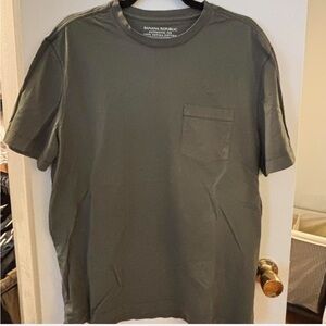 Banana Republic Men's Olive Short Sleeve Tee